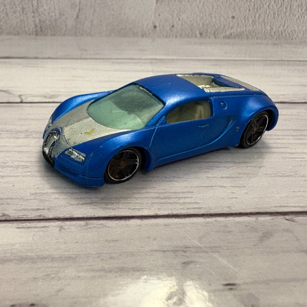 Hot Wheels Blue Silver Bugatti Veyron 2002 Mattel (SKU: 220TO)